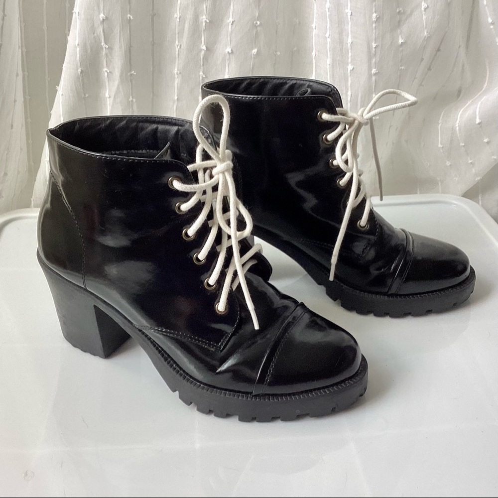 ♥️ London Rebel - ASOS -chunky heeled, black patent, lace up boots - military,…